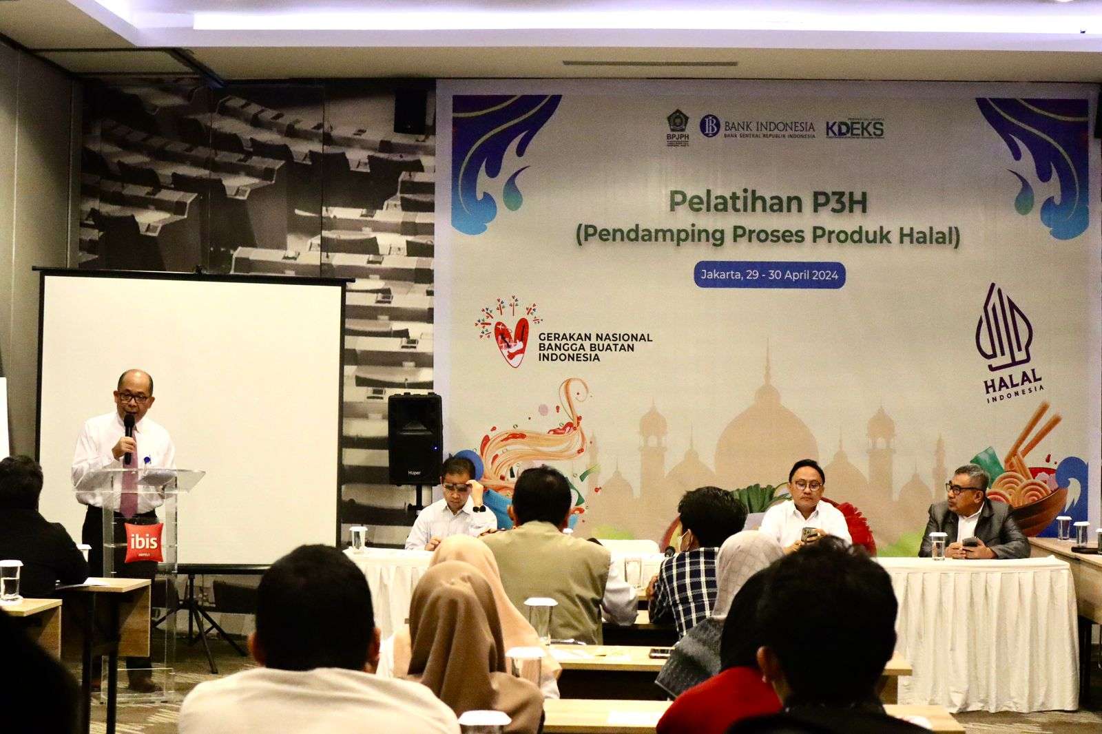Tim Halal Center Universitas Darunnajah Mengikuti Pelatihan Pendampingan Proses Produk Halal Di hotel Ibis Harmoni Jakarta Pusat