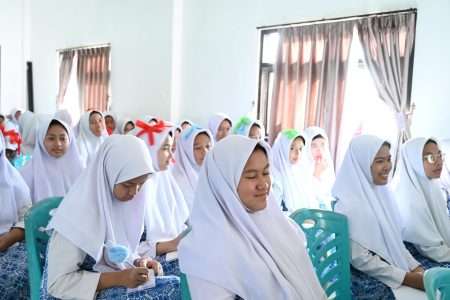 Wakil Rektor II Universitas Darunnajah Menyemai Bijak Finansial: Menginspirasi Santri di Pelatihan Literasi Keuangan