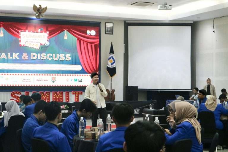 Mahasiswa Universitas Darunnajah Berbicara Tentang Dampak E-Commerce di SUMMIT 2024