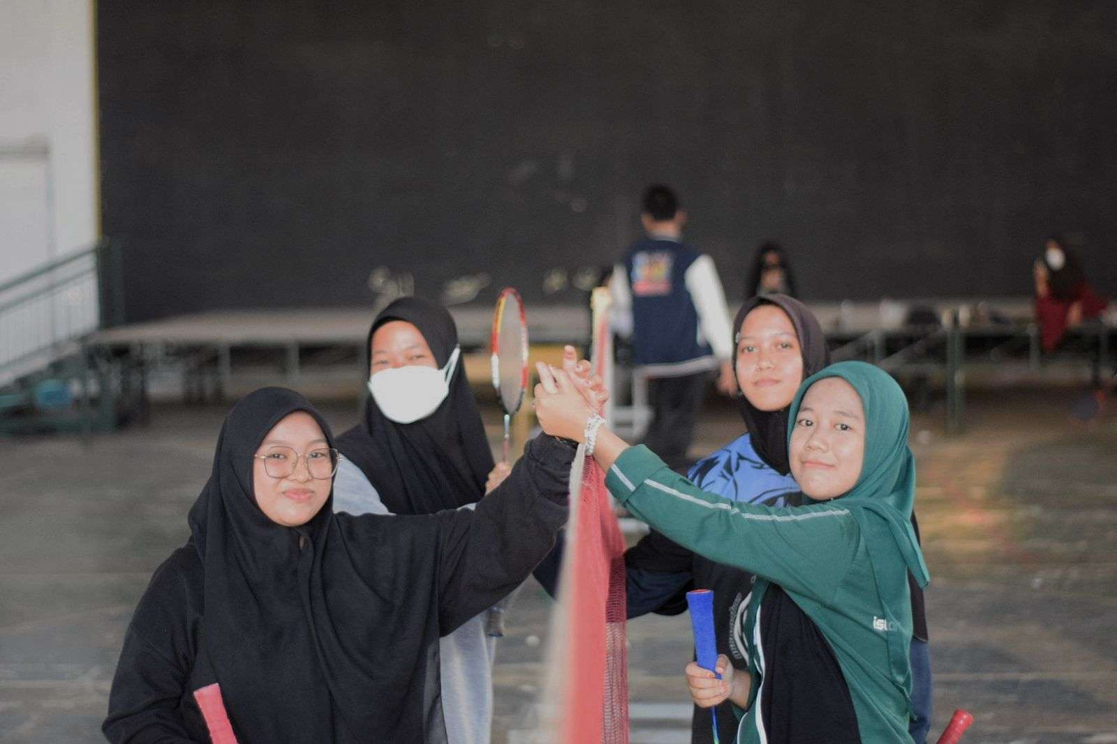Membangun Relasi Melalui Olahraga: Pertandingan Persahabatan Universitas Darunnajah dan Universitas PTIQ Jakarta 3 Membangun Relasi Melalui Olahraga: Pertandingan Persahabatan Universitas Darunnajah dan Universitas PTIQ Jakarta