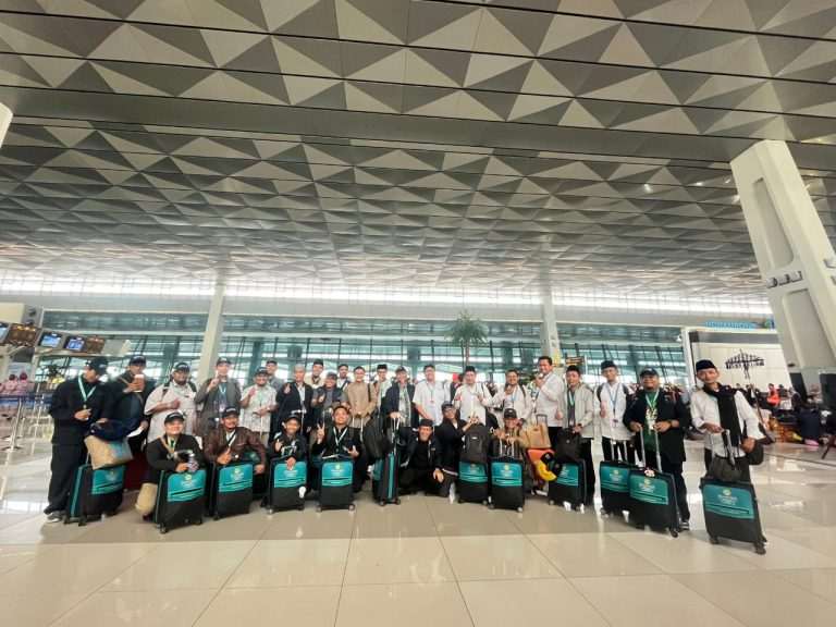 Keberangkatan Peserta Dauroh Bahasa Arab Khusus Tokoh ke-16: Sinergi Darunnajah dan Universitas Ummul Quro