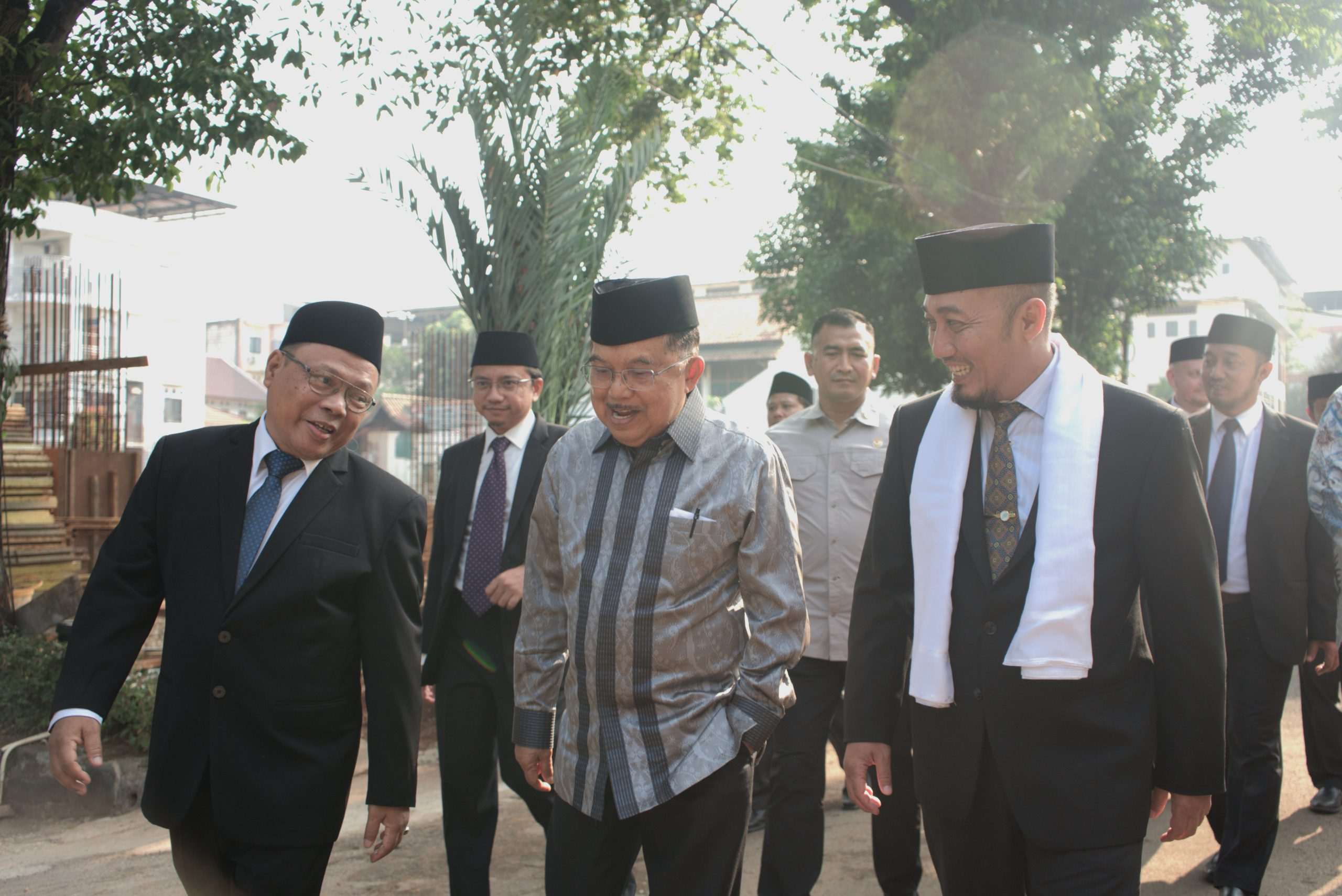 Jusuf Kalla di Wisuda ke-25 Universitas Darunnajah: "Kuasai Ilmu, Bisnis, dan Iman Adalah Kunci Menguasai Dunia!" 2 Jusuf Kalla di Wisuda ke-25 Universitas Darunnajah: "Kuasai Ilmu, Bisnis, dan Iman Adalah Kunci Menguasai Dunia!"