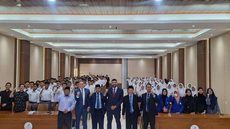 CEO Islamic College Brisbane Beri Tawaran Pendidikan ke Santri Darunnajah