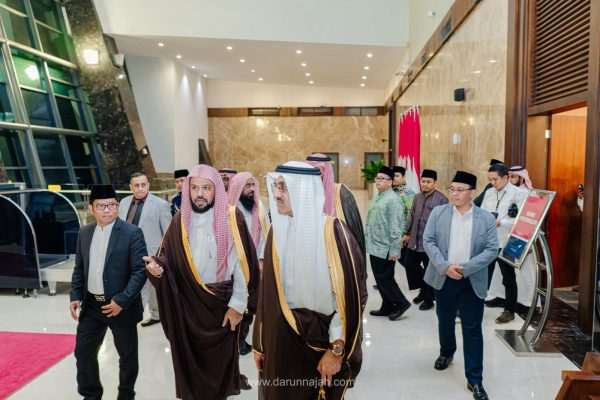 Kedatangan Syekh Dr. Ahmad bin Ali Al-Hudzaifi, Imam & Khatib Masjid Nabawi Kedatangan Syekh Dr. Ahmad bin Ali Al-Hudzaifi, Imam & Khatib Masjid Nabawi