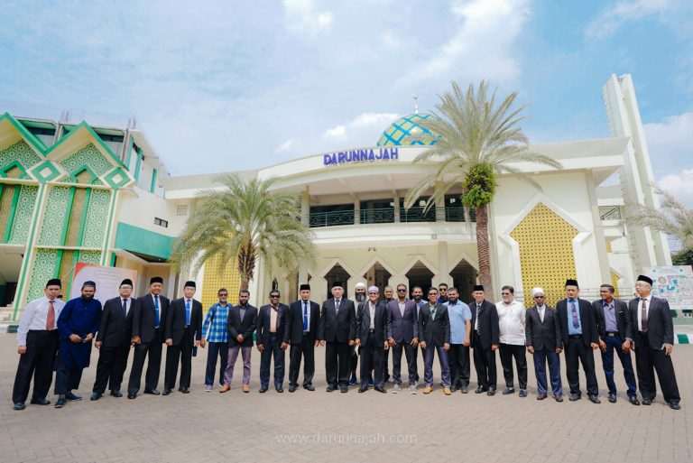 Darunnajah Sambut 13 Da'i dan Ulama Maladewa, Perkuat Kolaborasi di Bidang Dakwah dan Pendidikan 2 Darunnajah Sambut 13 Da'i dan Ulama Maladewa, Perkuat Kolaborasi di Bidang Dakwah dan Pendidikan