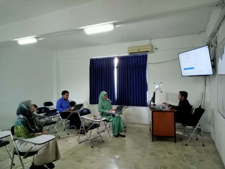 Review buku pedoman tugas akhir mahasiswa Fakultas Agama Islam Universitas Darunnajah