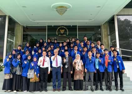Atdikbud Malaysia Prof. Firdaus Sambut Mahasiswa KKN Internasional Universitas Darunnajah di KBRI Kuala Lumpur