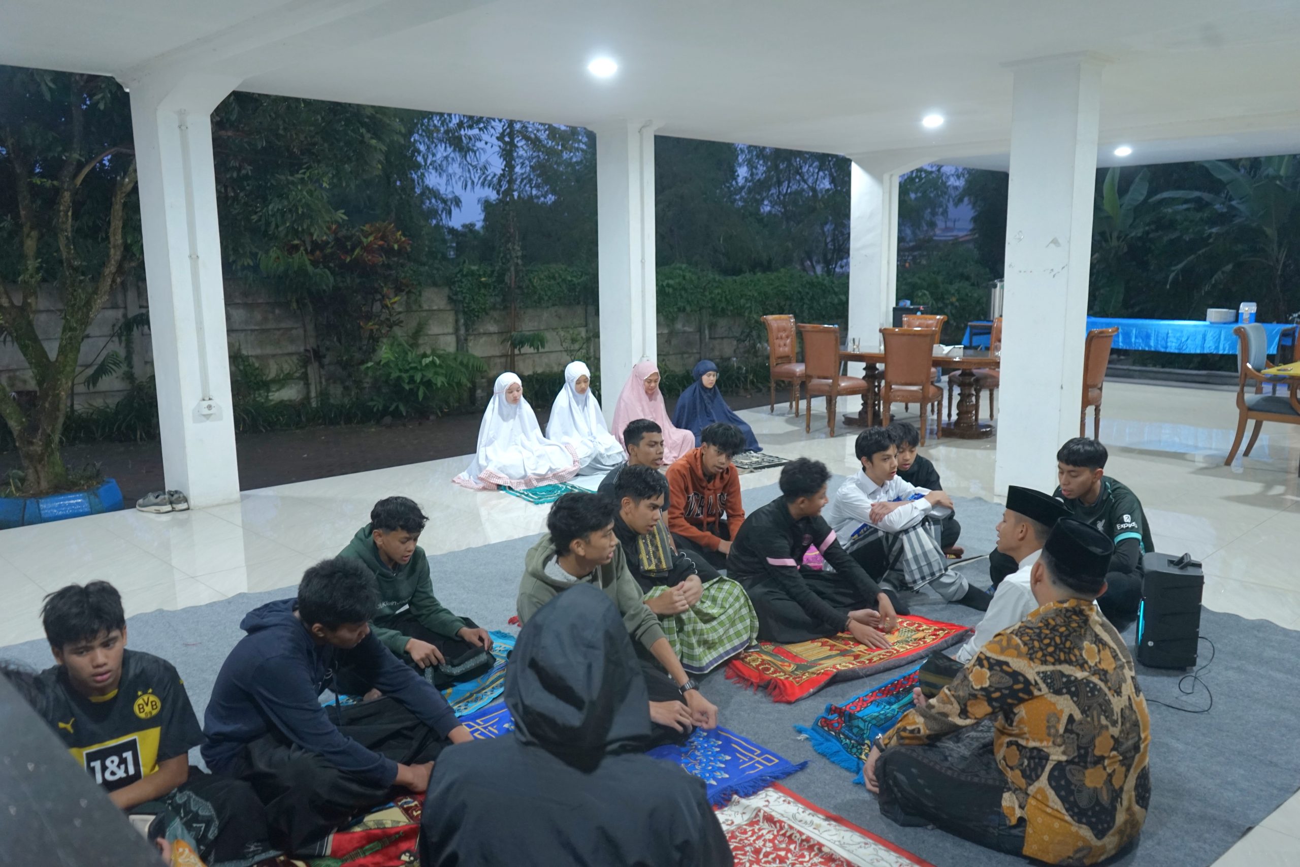 Peserta Pesantren Kilat Internasional Ikuti “Cipanas Trip” untuk Tingkatkan Edukasi dan Silaturahmi