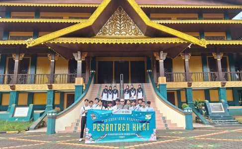Mengenal Indonesia Lebih Dekat, Peserta Pesantren Kilat Internasional Melakukan City Tour Jakarta