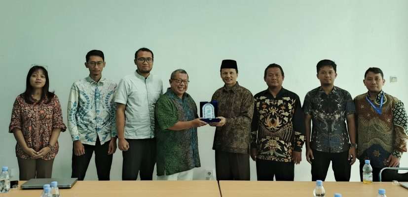 Perkuat Bidang Teknologi: Rektor Universitas Darunnajah Menandatangani Nota Kesepahaman dengan Rektor Institut Teknologi Tangerang Selatan Perkuat Bidang Teknologi: Rektor Universitas Darunnajah Menandatangani Nota Kesepahaman dengan Rektor Institut Teknologi Tangerang Selatan