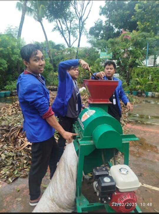 Investasi Lingkungan Hijau di Petukangan Selatan: Mahasiswa KKN Universitas Darunnajah dan RW 07 Bersinergi Dalam Pengelolaan Sampah Melalui Budidaya Maggot 1 Investasi Lingkungan Hijau di Petukangan Selatan: Mahasiswa KKN Universitas Darunnajah dan RW 07 Bersinergi Dalam Pengelolaan Sampah Melalui Budidaya Maggot