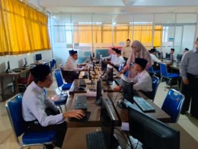 Pengabdian Masyarakat: Pelatihan Internet Offline di SMA Darunnajah Jakarta 1 Pengabdian Masyarakat: Pelatihan Internet Offline di SMA Darunnajah Jakarta