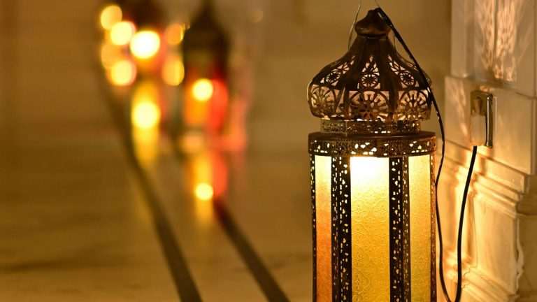 Malam Lailatul Qadar: Keutamaan, Tanda, dan Cara Memperolehnya di Bulan Ramadan
