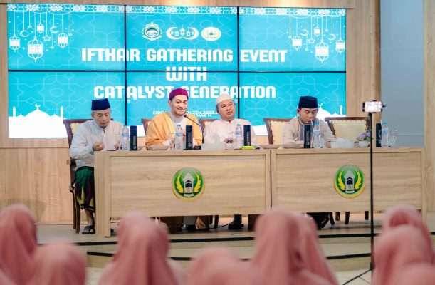 تزامنا مع اليوم العالمي للمرأة د. أحمد علي سليمان يلقي محاضرة عن مظاهر تكريم الإسلام للمرأة والدور الحضاري لأمهات المسلمين لطالبات دار النجاح بجاكرتا تزامنا مع اليوم العالمي للمرأة د. أحمد علي سليمان يلقي محاضرة عن مظاهر تكريم الإسلام للمرأة والدور الحضاري لأمهات المسلمين لطالبات دار النجاح بجاكرتا
