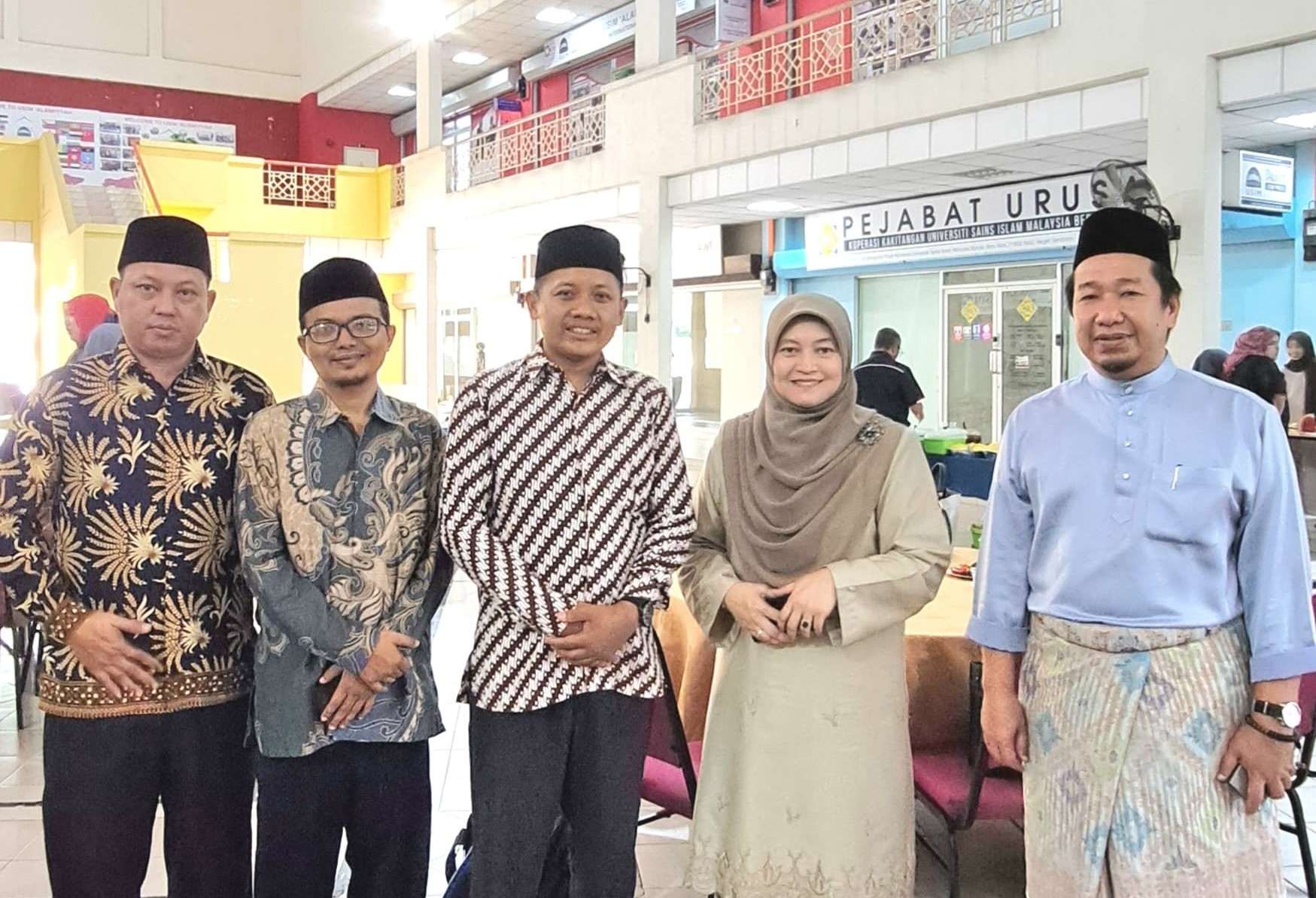 Mahasiswa Kelas Internasional UDN Hadiri Halal Bi Halal Bersama USIM di Malaysia