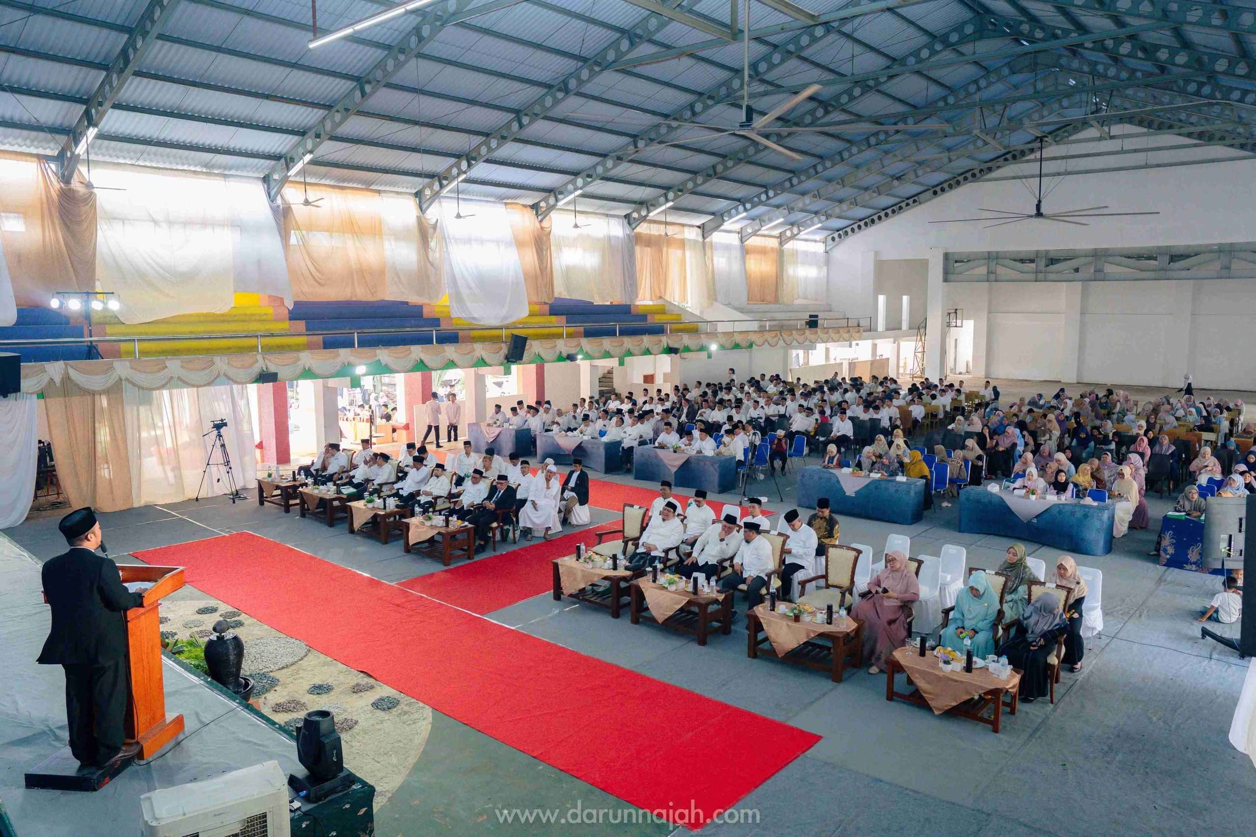 Silaturahmi Lintas Generasi di Halal Bihalal Akbar Darunnajah