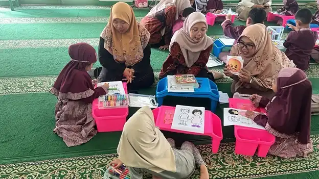 Pengabdian Masyarakat PIAUD Universitas Darunnajah di RA Labschool IIQ Jakarta: Membangun Keterampilan Sosial Anak TK 1 Pengabdian Masyarakat PIAUD Universitas Darunnajah di RA Labschool IIQ Jakarta: Membangun Keterampilan Sosial Anak TK