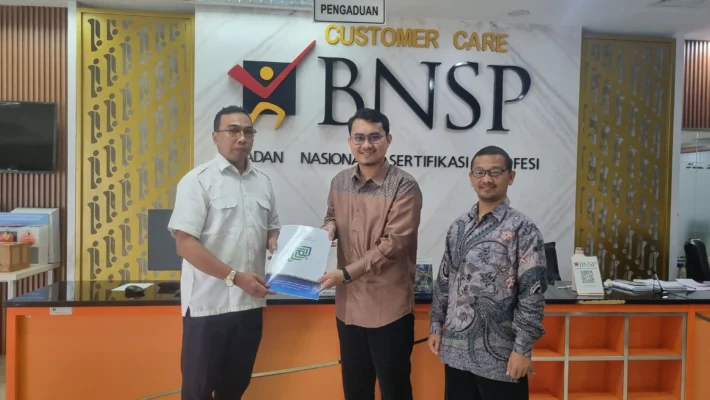 Penyerahan Skema Sertifikasi ke BNSP dan Audiensi dengan Komisioner (Anggota) BNSP Dr. Muhammad Nur Hayid, S.Th.I., M.M tentang Program Internalisasi dan pelatihan para Aseso