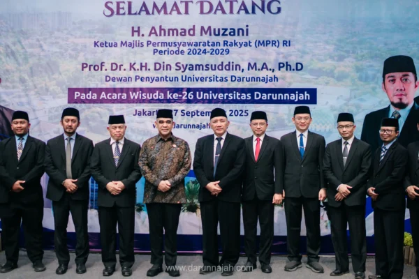 Orasi Ilmiah Ketua MPR RI dalam Wisuda ke- 26 U Foto Bersama H. Ah,mad Muzani bersama Jajaran Rektorat UDN