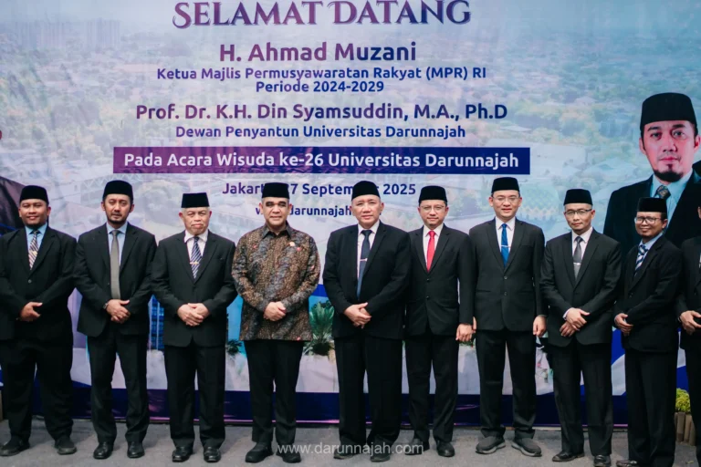 Foto Bersama H. Ah,mad Muzani bersama Jajaran Rektorat UDN