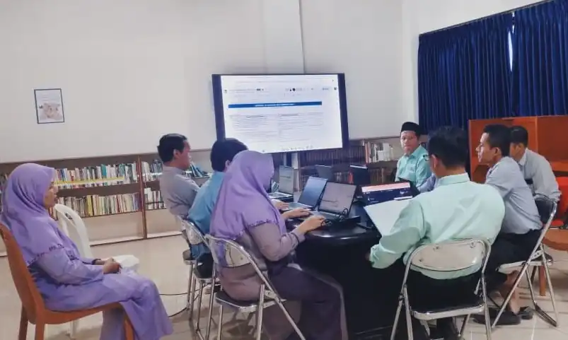 Rapat Koordinasi bersama Wakil Rektor II untuk Tingkatkan Kinerja dan Pelayanan 12 Rapat Koordinasi bersama Wakil Rektor II untuk Tingkatkan Kinerja dan Pelayanan
