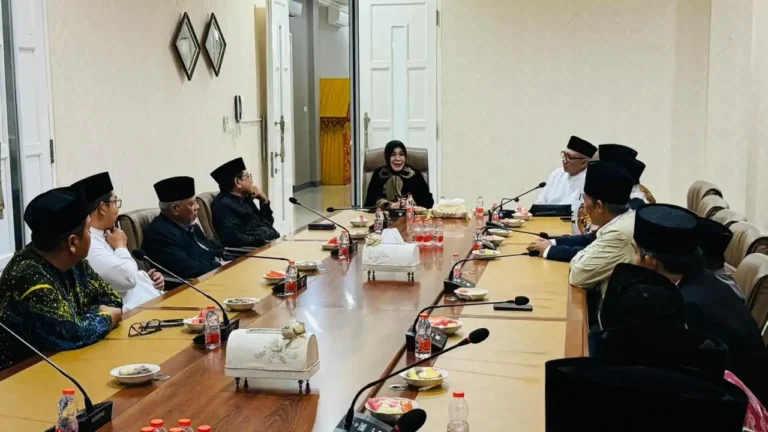 Kunjungan Universitas Darunnajah ke Wali Kota Banda Aceh Bahas Kolaborasi di Bidang Beasiswa dan Pendidikan 12 Kunjungan Universitas Darunnajah ke Wali Kota Banda Aceh Bahas Kolaborasi di Bidang Beasiswa dan Pendidikan