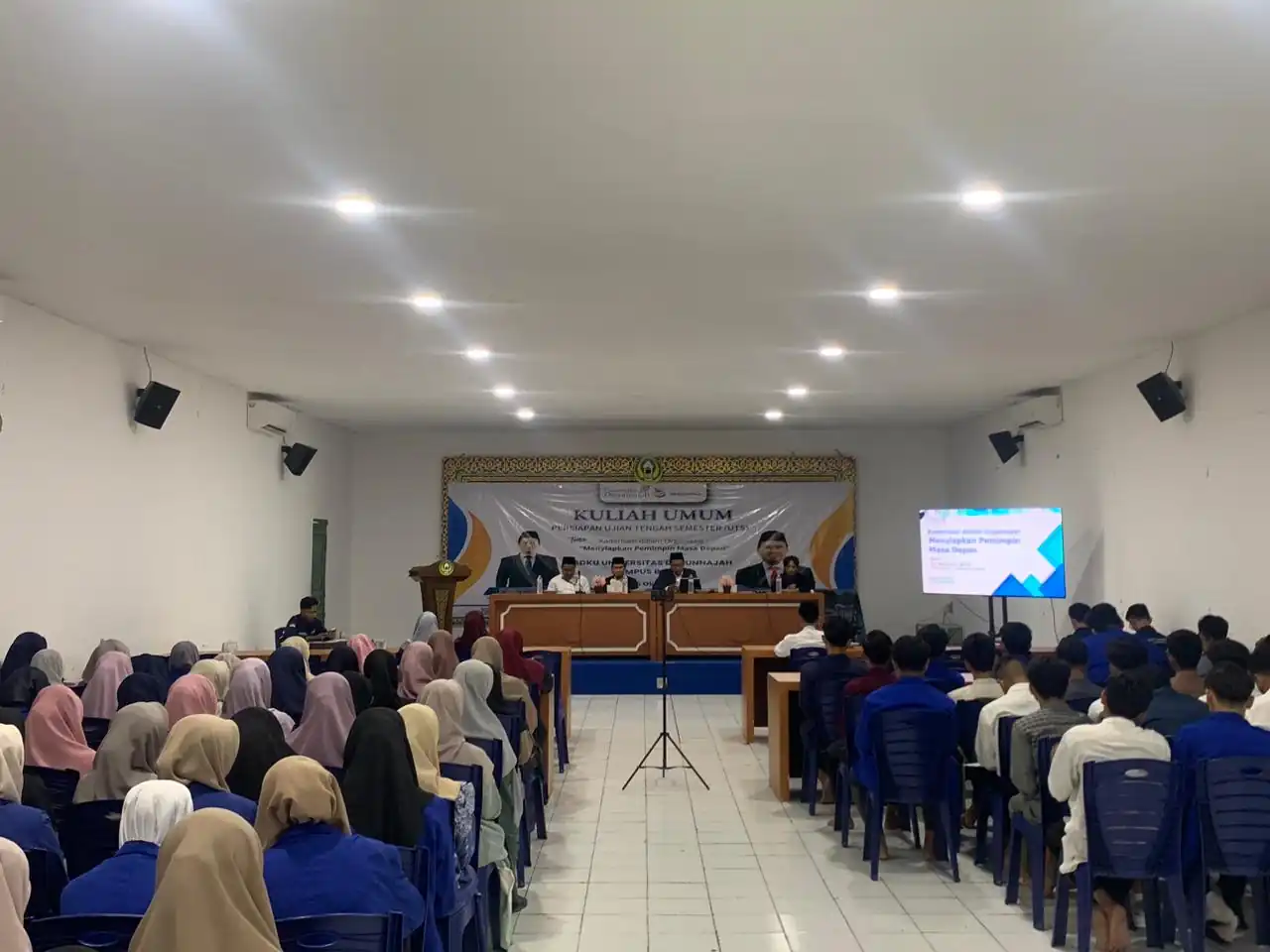 Wakil Rektor II Dr. Samiyono, M.Pd. Beri Pengarahan dan Kuliah Umum dalam Rangka UTS di Kampus 2 Cipining Bogor 1 Wakil Rektor II Dr. Samiyono, M.Pd. Beri Pengarahan dan Kuliah Umum dalam Rangka UTS di Kampus 2 Cipining Bogor