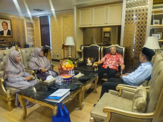 Silaturahmi Warek II Beserta Tim dengan Dewan Penyantun Universitas Darunnajah Silaturahmi Warek II Beserta Tim dengan Dewan Penyantun Universitas Darunnajah