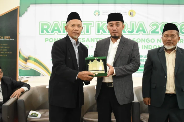 K.H. Hadiyanto Arief: Pesantren Bukan Masa Lalu, tetapi Masa Depan Pendidikan 1 K.H. Hadiyanto Arief: Pesantren Bukan Masa Lalu, tetapi Masa Depan Pendidikan