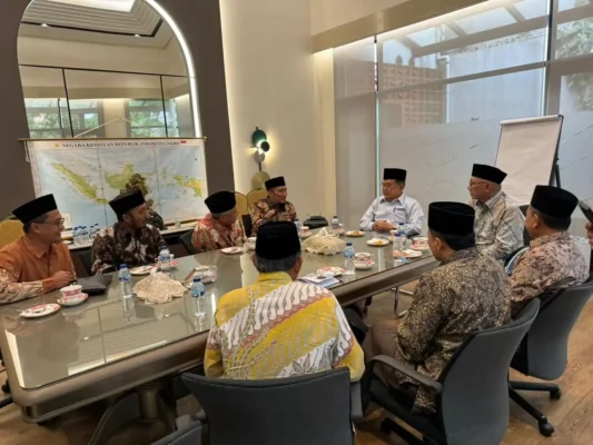 Jajaran Pimpinan Universitas Darunnajah Audiensi dan Silaturahmi dengan Drs. H. Muhammad Jusuf Kalla 1 Jajaran Pimpinan Universitas Darunnajah Audiensi dan Silaturahmi dengan Drs. H. Muhammad Jusuf Kalla