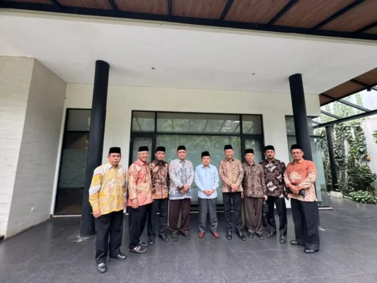 Jajaran Pimpinan Universitas Darunnajah Audiensi dan Silaturahmi dengan Drs. H. Muhammad Jusuf Kalla 2 Jajaran Pimpinan Universitas Darunnajah Audiensi dan Silaturahmi dengan Drs. H. Muhammad Jusuf Kalla