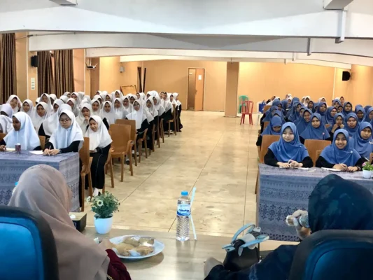Menjadi Remaja Kekinian yang Tetap Menjaga Syariat Islam