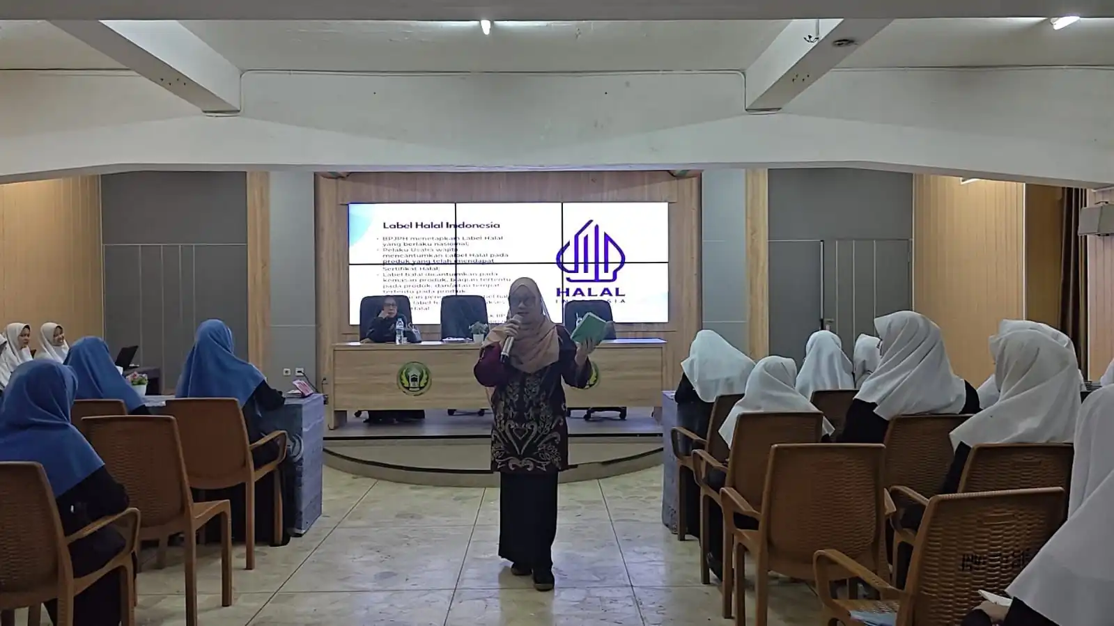 Halal Center Universitas Darunnajah Ajak Generasi Muda Sadar Halal Melalui Seminar Inspiratif Halal Lifestyle 1 Halal Center Universitas Darunnajah Ajak Generasi Muda Sadar Halal Melalui Seminar Inspiratif Halal Lifestyle