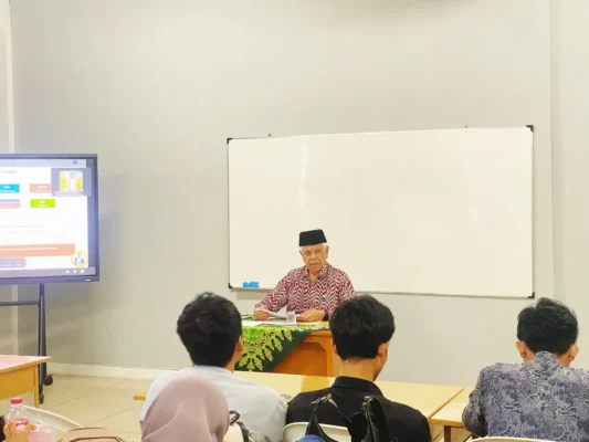 FAI Universitas Darunnajah Hadirkan Prof. Armai Arief Bahas Strategi Manajemen Pendidikan Masa Depan