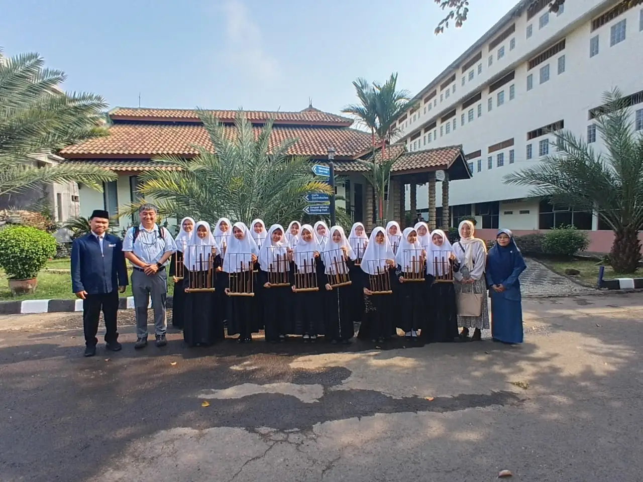 Kolaborasi dengan Universitas Darunnajah, Peneliti Sophia University Jepang Telusuri Budaya Sekolah dan Relasi Gender di Pesantren Darunnajah 3 Kolaborasi dengan Universitas Darunnajah, Peneliti Sophia University Jepang Telusuri Budaya Sekolah dan Relasi Gender di Pesantren Darunnajah